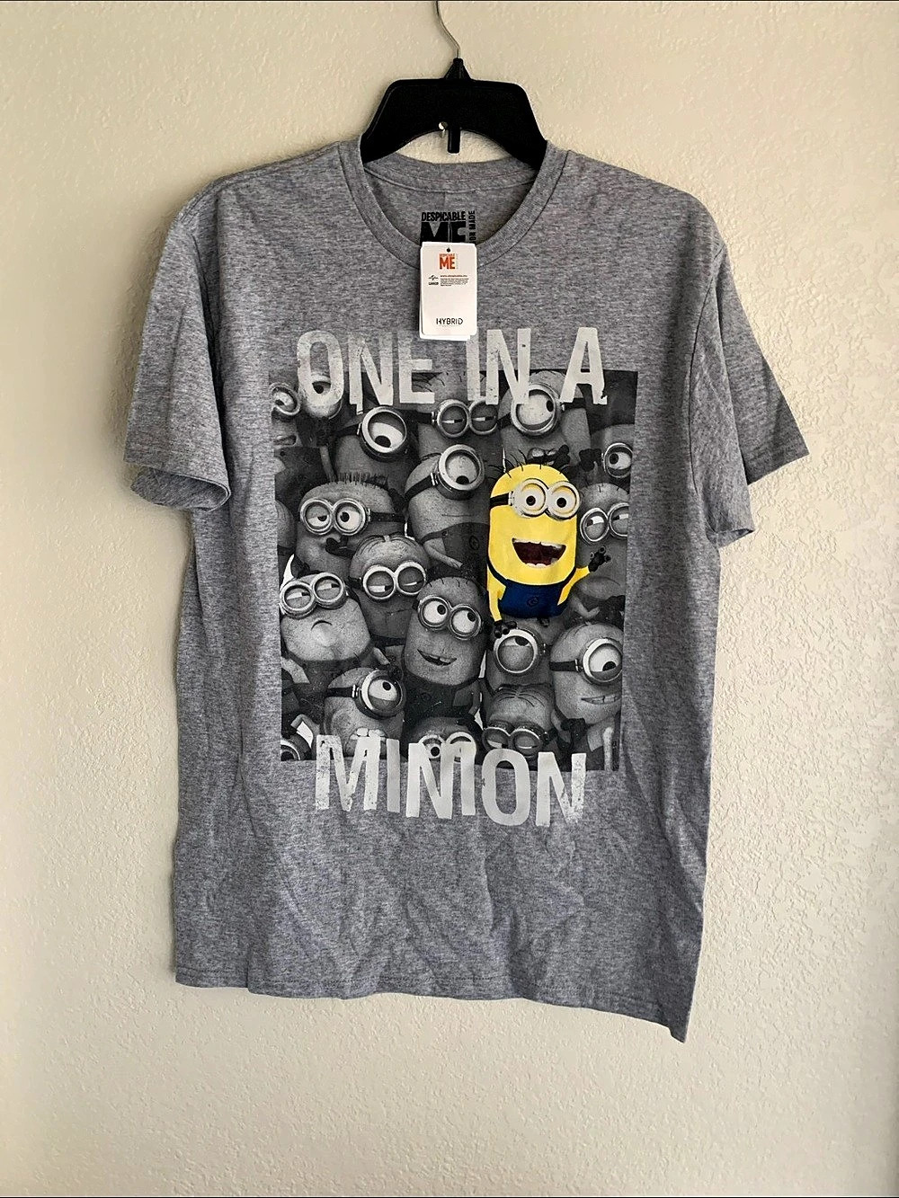 Despicable Me One in a Minion Graphic Tee Gray Women’s Size M